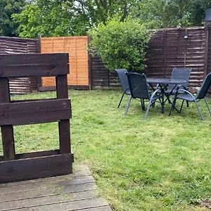  Apartment 1 Bedroom Ground Floor Flat With Garden