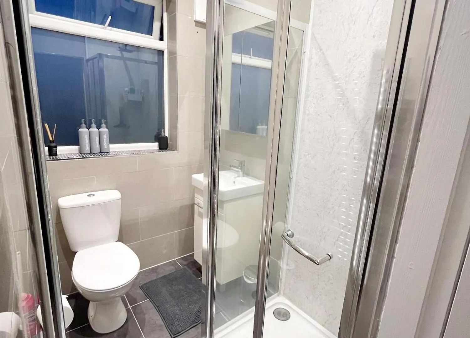 Comfortable 2 Bedroom, 1 Bathroom, West London Flat Greenford  Apartment